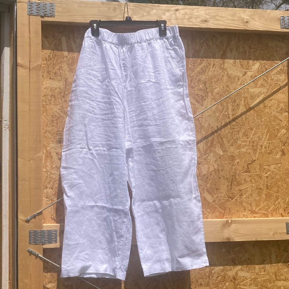 LINEN Cynthia Rowley White WIDE leg slacks with pockets.